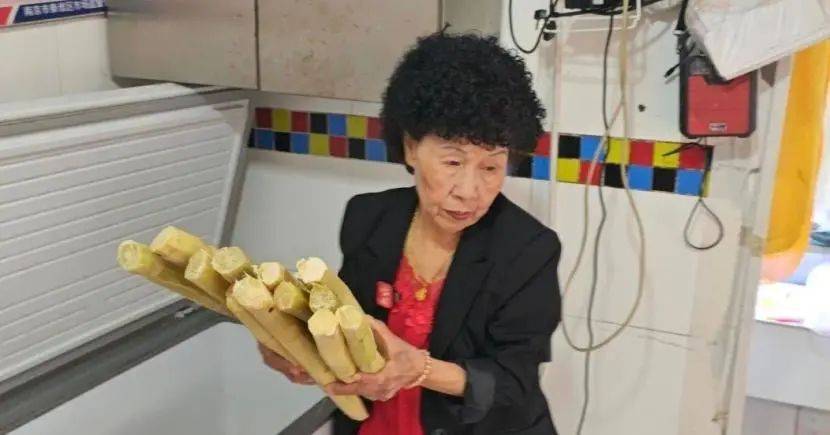 10元手冲“咖啡阿姨”：生意淡了快乐回来了不朽情缘mg网址从日销400杯到100杯！(图1)